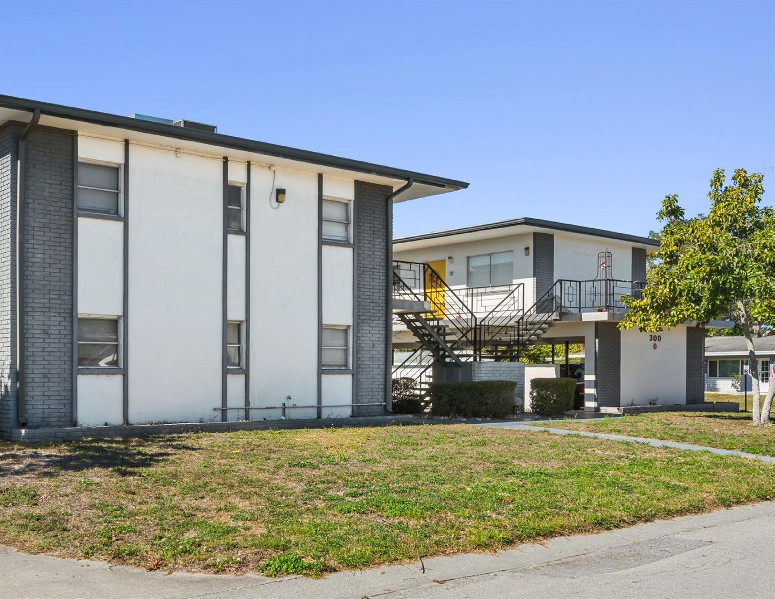 300 S NIMBUS AVENUE