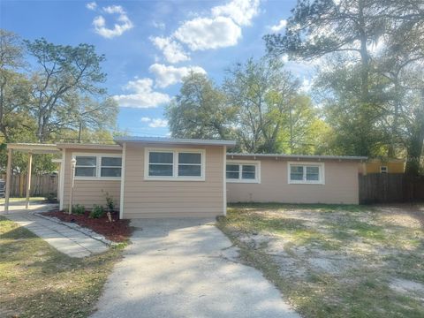 Photo of 2816 NE 14th Drive, Gainesville, FL 32609 (MLS # GC538406)