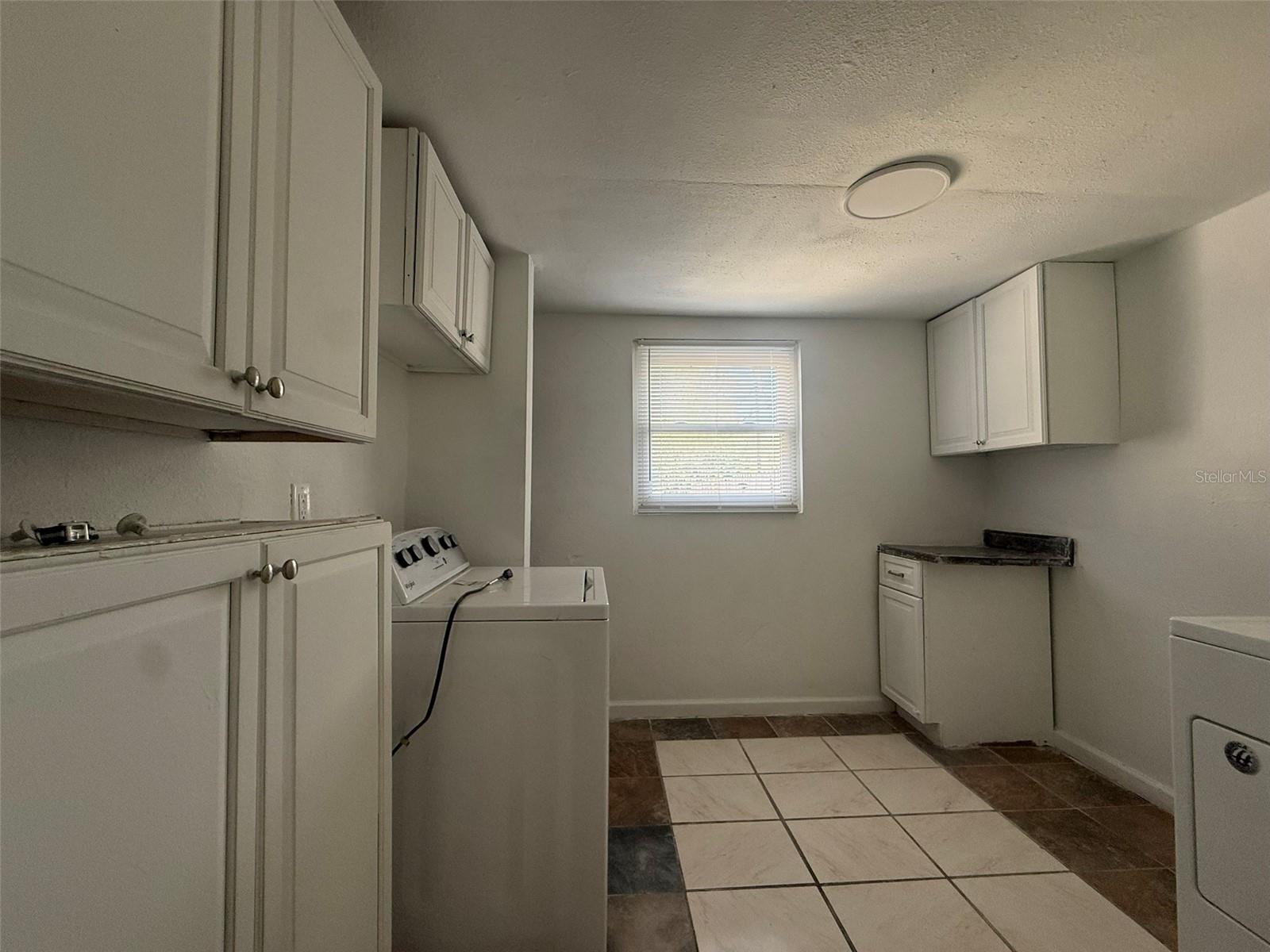 HIGHLAND COURT MANOR - Residential