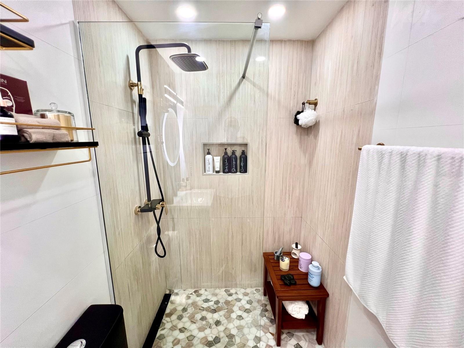 URB. ALTAMIRA - Residential