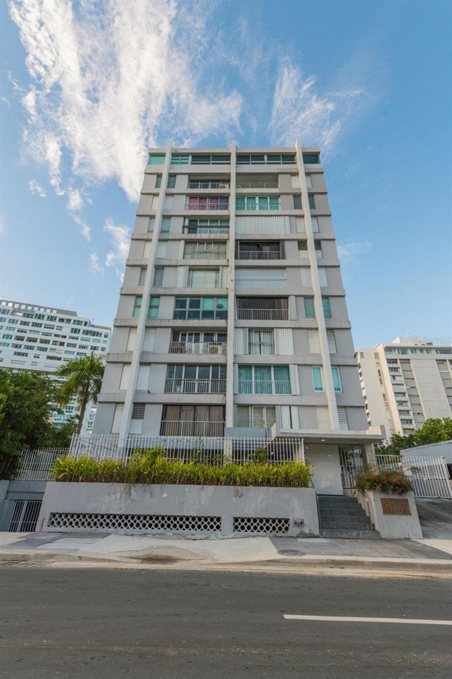 For Rent – Luxury Apartment in Condado | Unit 701
Monthly Rent: $3,300| Utilities not included

Live the Condado lifestyle in this stunning fully remodeled and furnished apartment, perfectly located on Ashford Avenue right next to Banco Popular.

This 736 sq. ft. residence features 1 spacious bedroom, 1 modern bathroom, and 1 assigned parking space. Enjoy ocean views and a prime location just one block from the beach and right in the middle of Condado’s top restaurants, shops, and vibrant nightlife.

Apartment Highlights: Complete renovation; Central air conditioning throughout; Stylishly furnished and move-in ready; Water cistern & partial generator; and 1 assigned parking space. 

This exquisite residence offers the perfect balance of modern comfort and prime location, making it the ideal home for professionals, executives, or anyone seeking the best of Condado living.

Unit 701 – Your oasis in the city awaits!