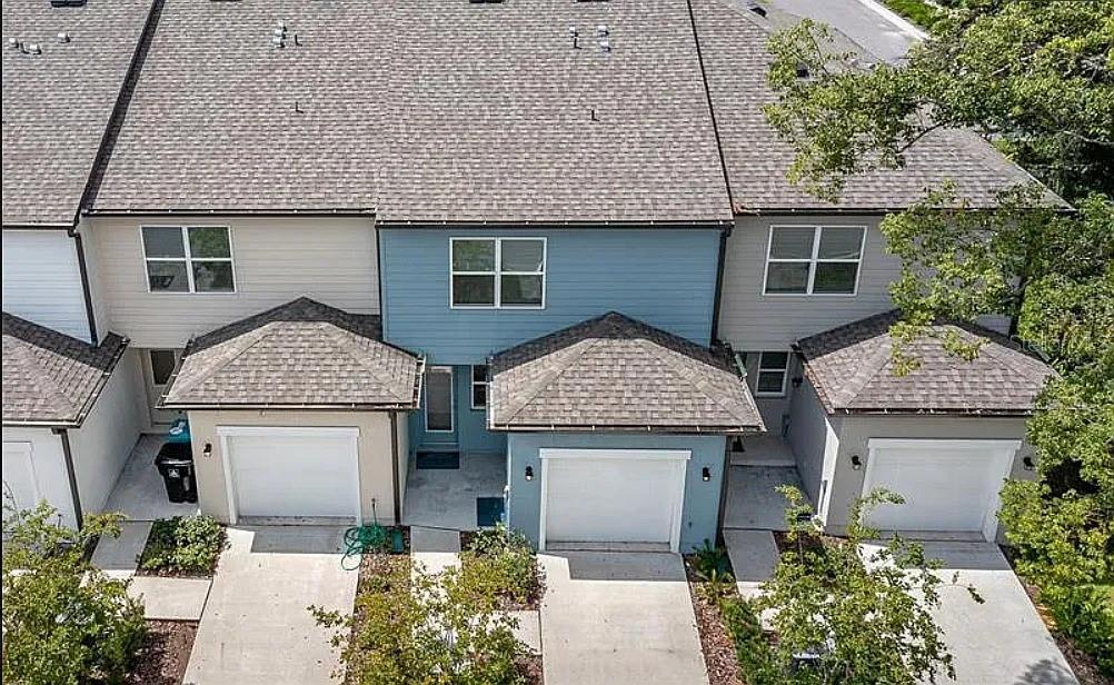 BAY LAKE PRESERVE - Residential Lease