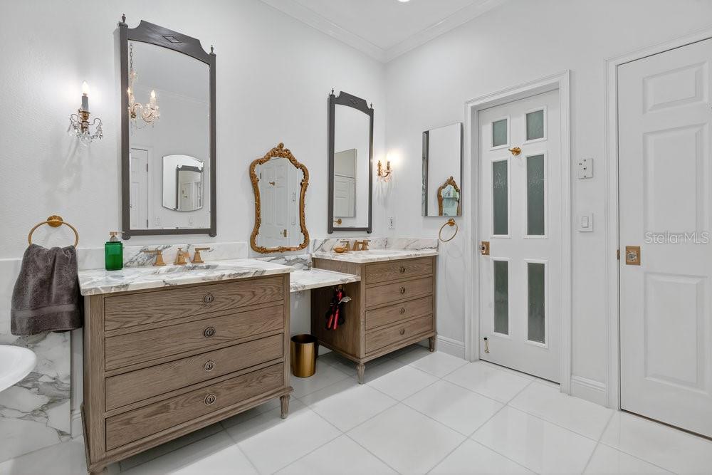 KEENES POINTE UNIT 1 - Residential