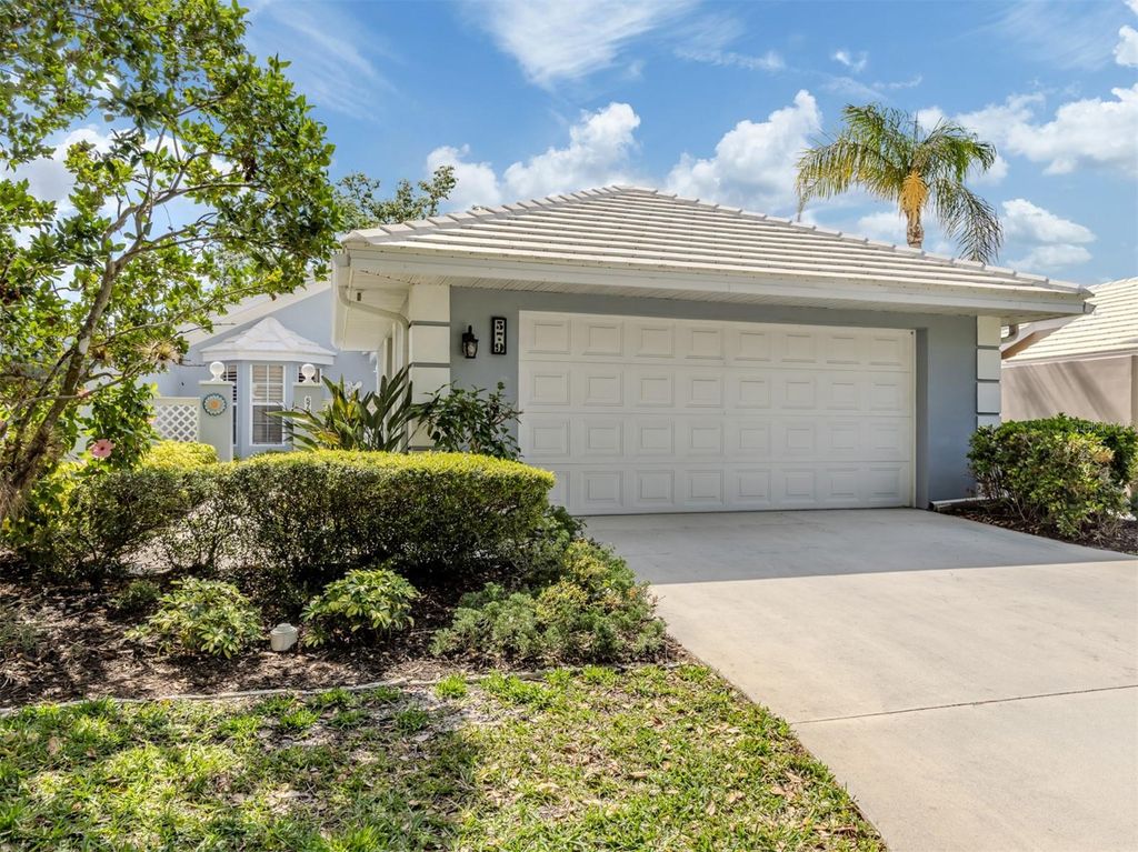 Photo of 579 Clubside Cir #37, Venice, FL 34293 (MLS # N6140267)