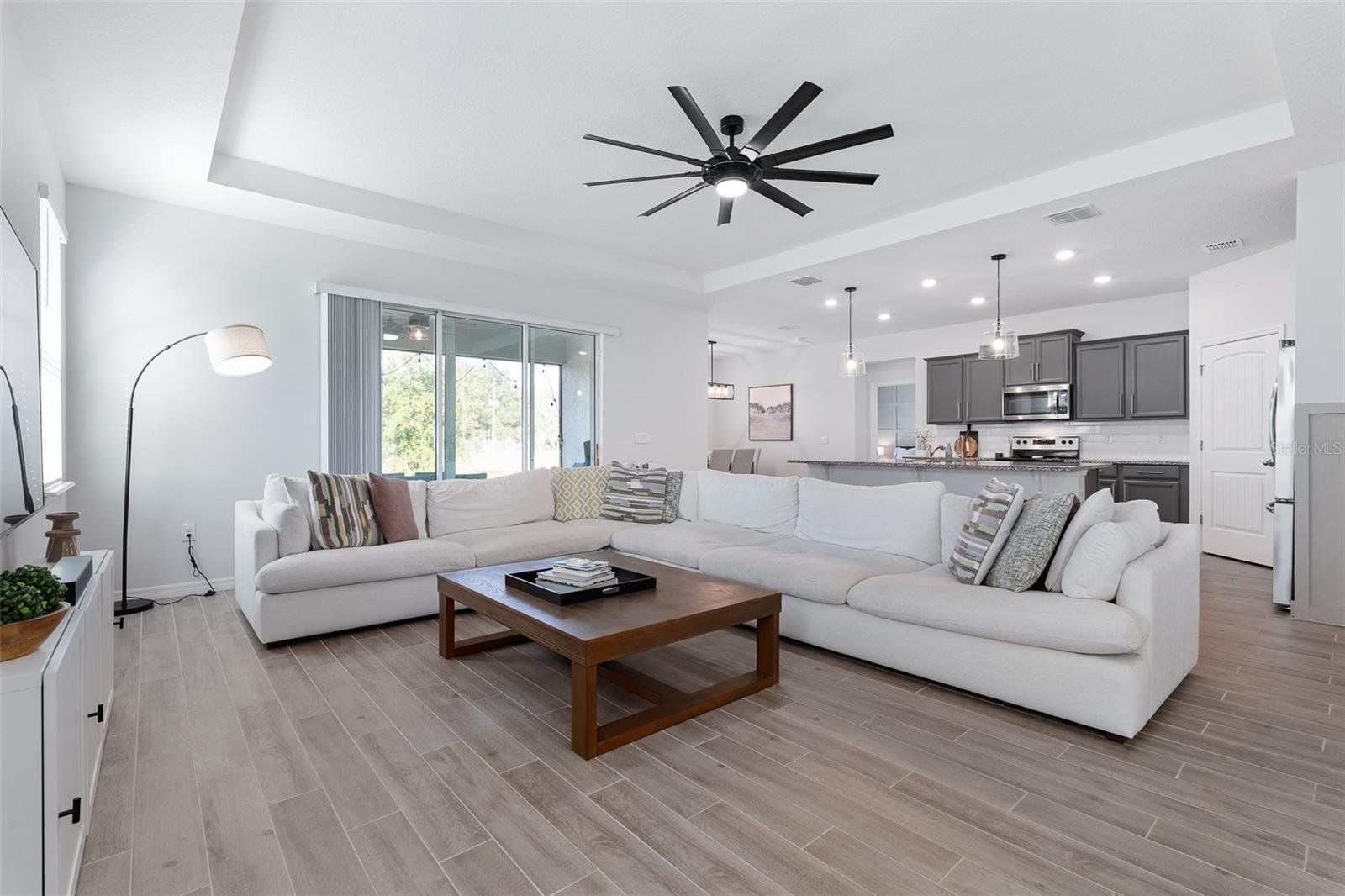 VICTORIA OAKS PH C - Residential