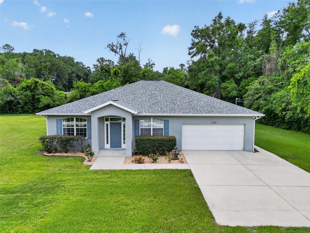 Photo of 3788 SE 133rd Place, Belleview, FL 34420 (MLS # OM726920)