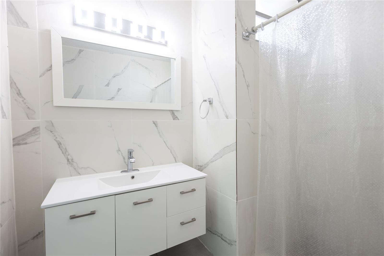 GENERALIFE - Residential Lease