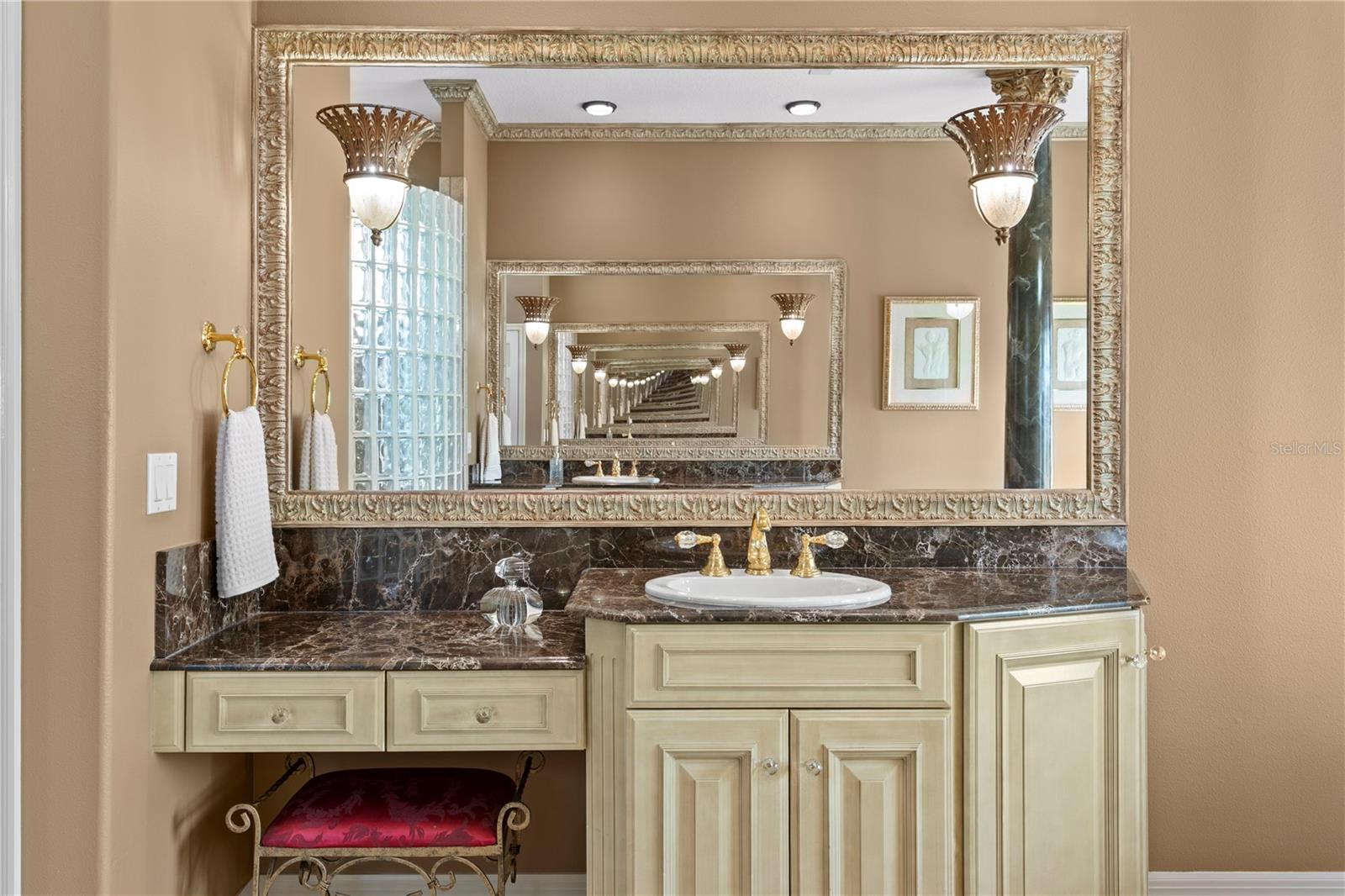 1ST | FLAT ISLAND - Residential