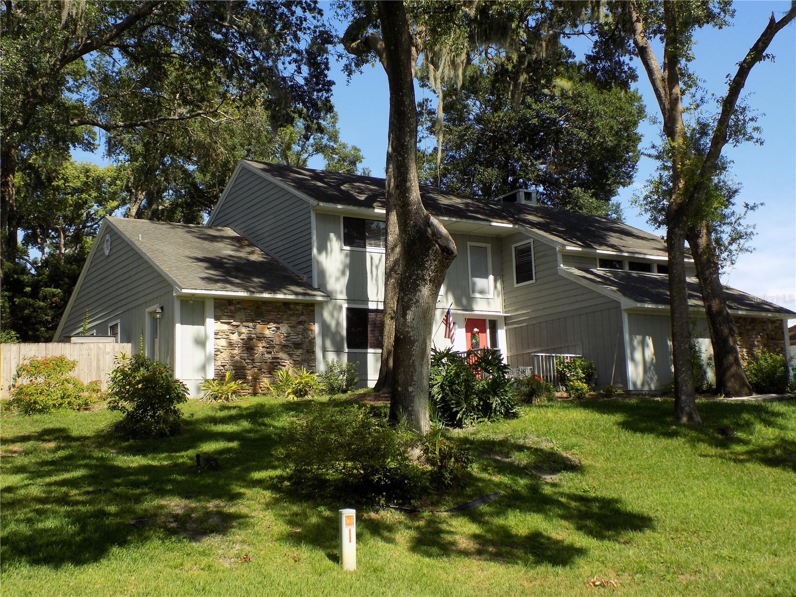 2108 DOGWOOD CIRCLE