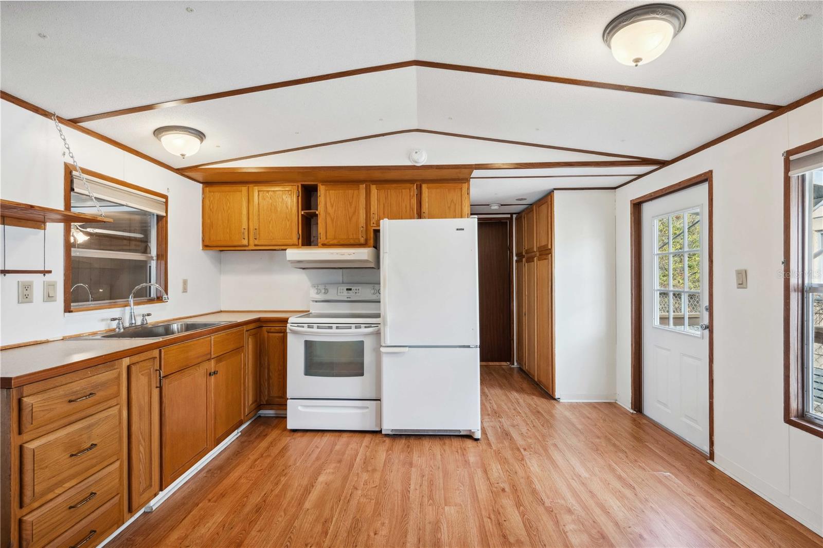 BETMAR ACRES - Residential