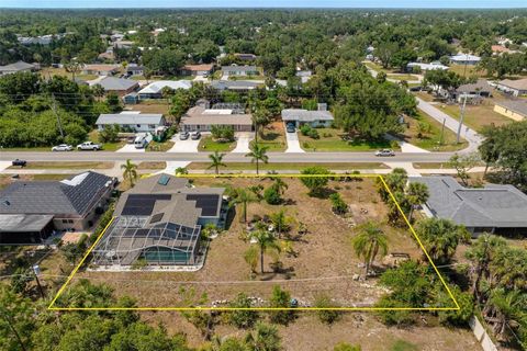 A home in PORT CHARLOTTE