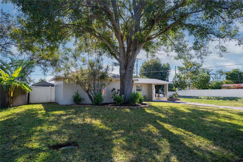 Photo of 1132 76th Avenue N, St Petersburg, FL 33702 (MLS # TB8460279)