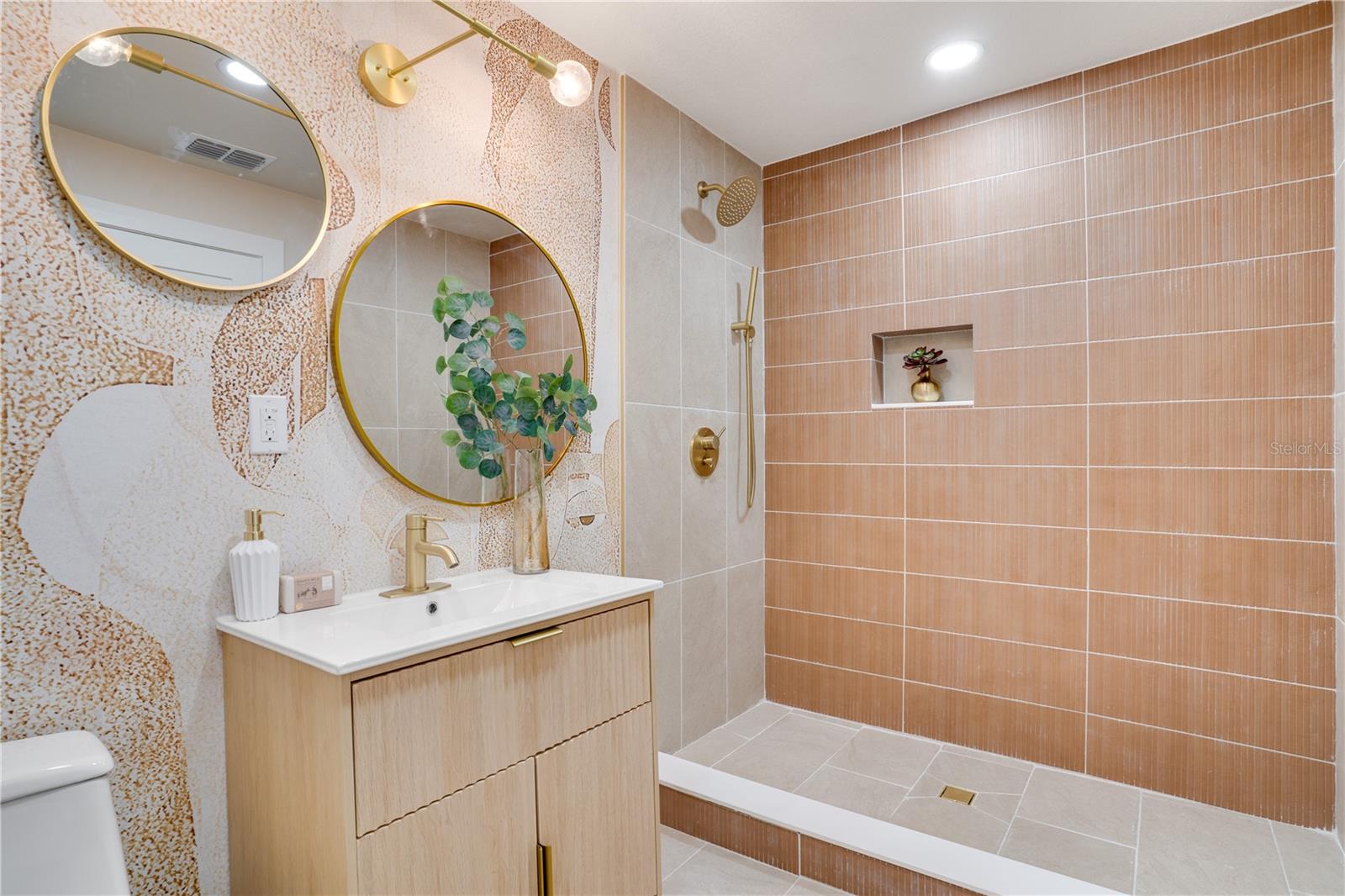 MEADOW LAWN 7TH ADD - Residential