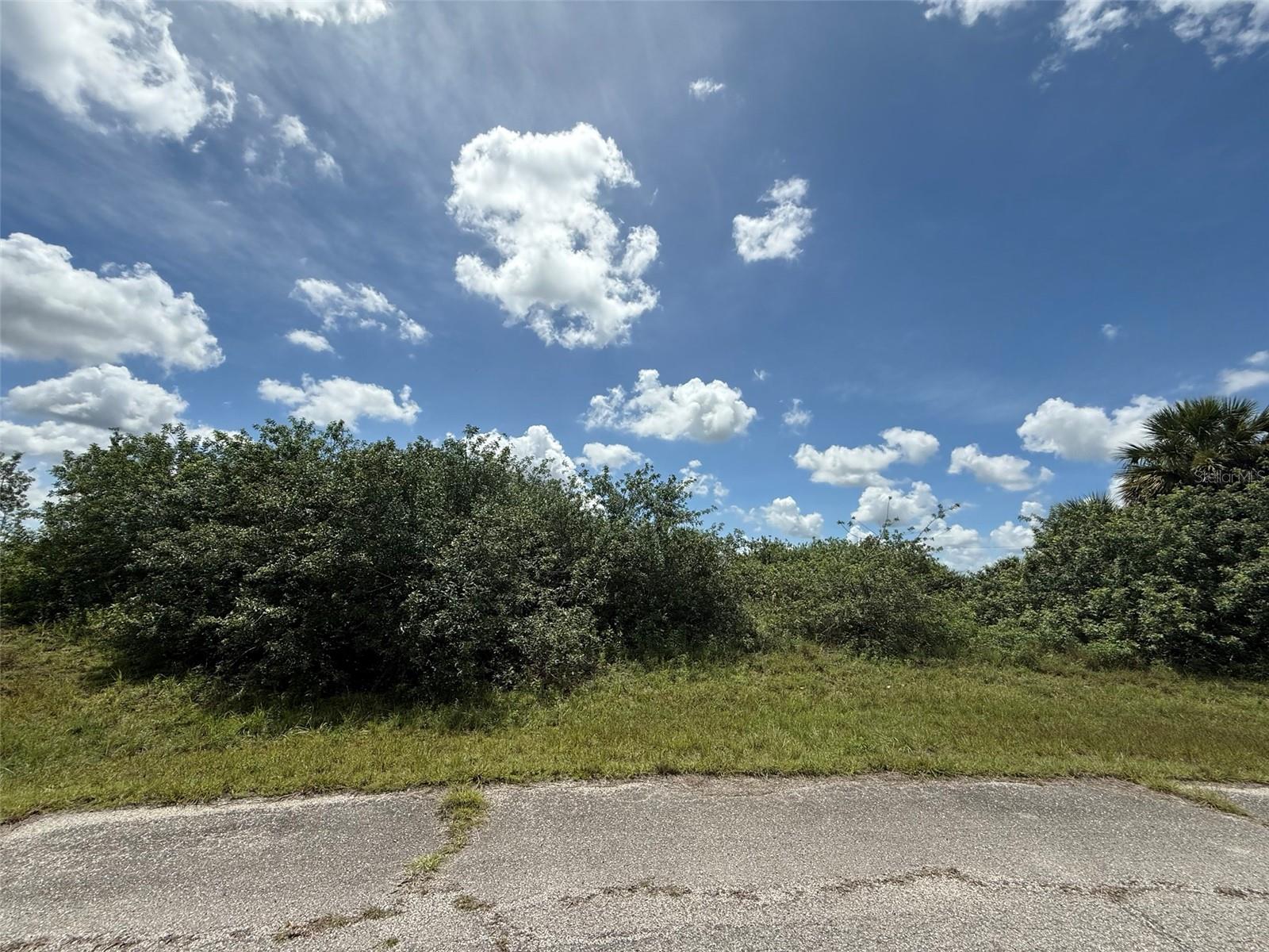 PORT LA BELLE - Land