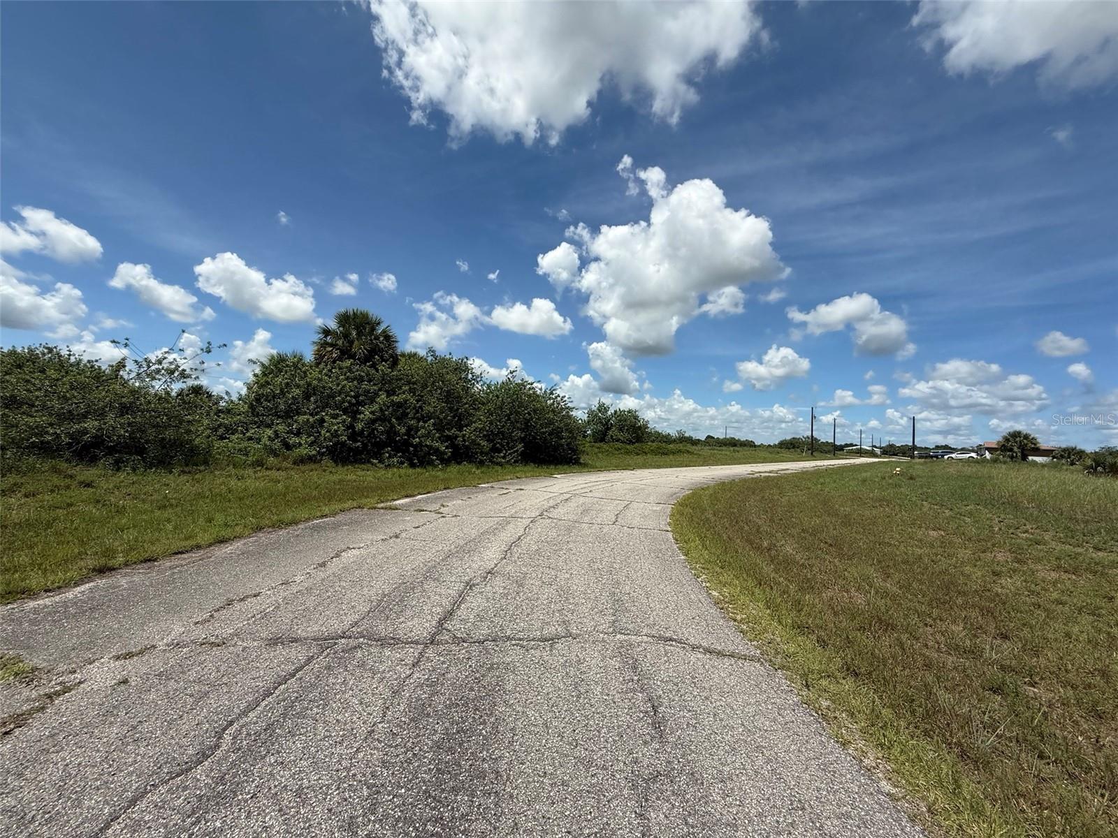 PORT LA BELLE - Land