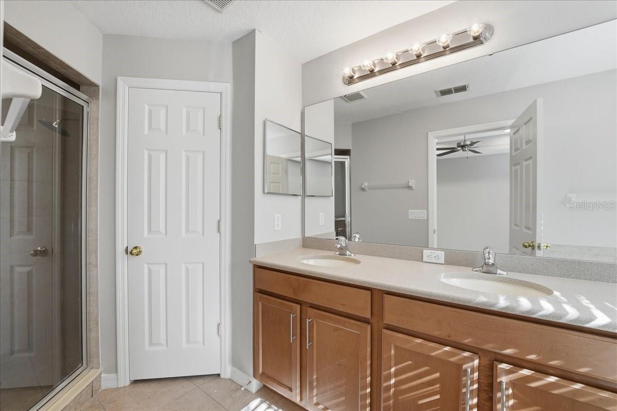 CLAYTON CROSSING TWNHMS SECOND AMD - Residential Lease