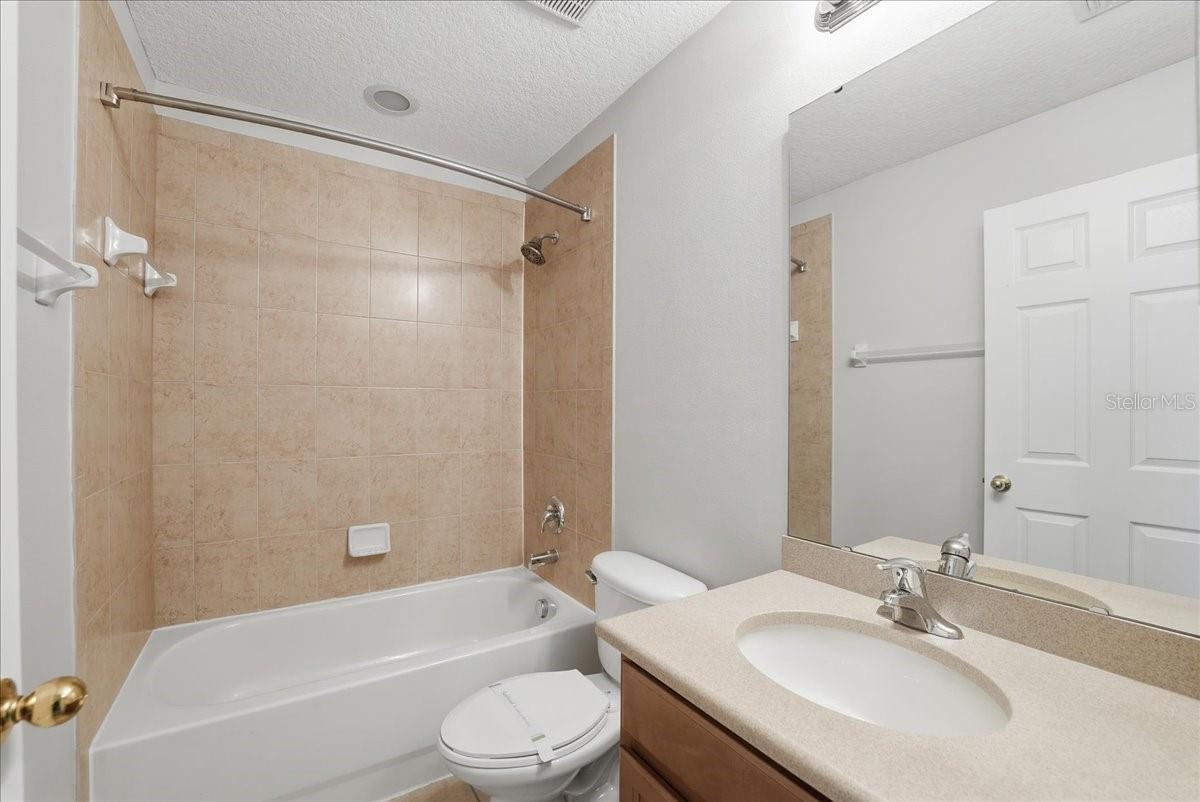 CLAYTON CROSSING TWNHMS SECOND AMD - Residential Lease