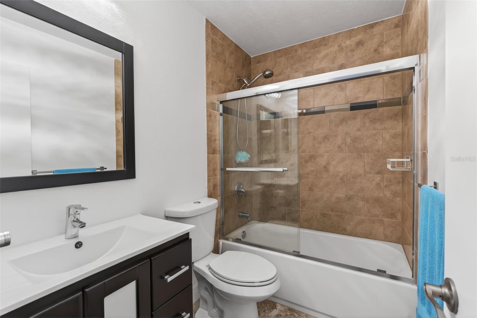 OAK HARBOUR SEC 3 A CONDO - Residential