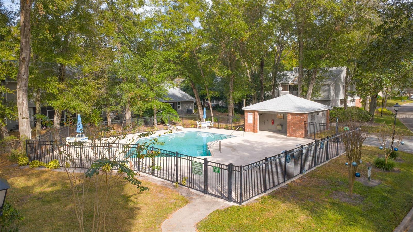 OAK HARBOUR SEC 3 A CONDO - Residential