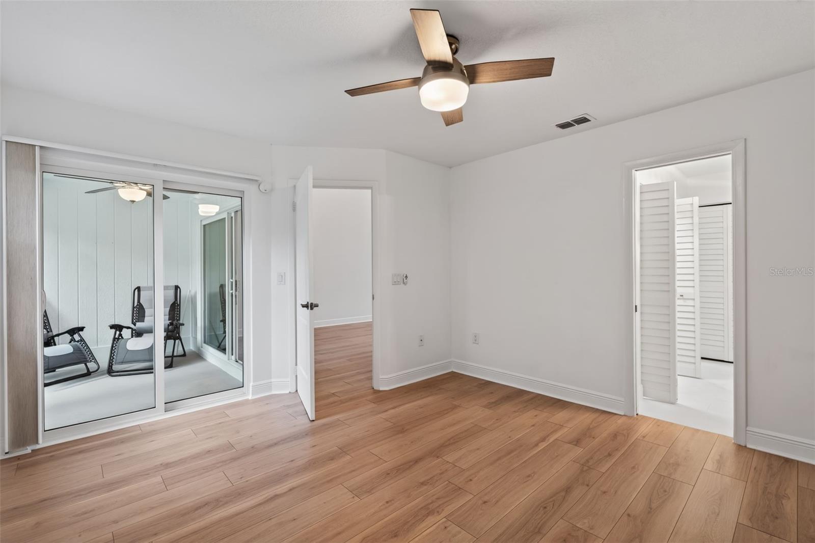 OAK HARBOUR SEC 3 A CONDO - Residential