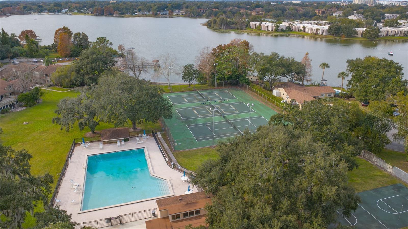 OAK HARBOUR SEC 3 A CONDO - Residential