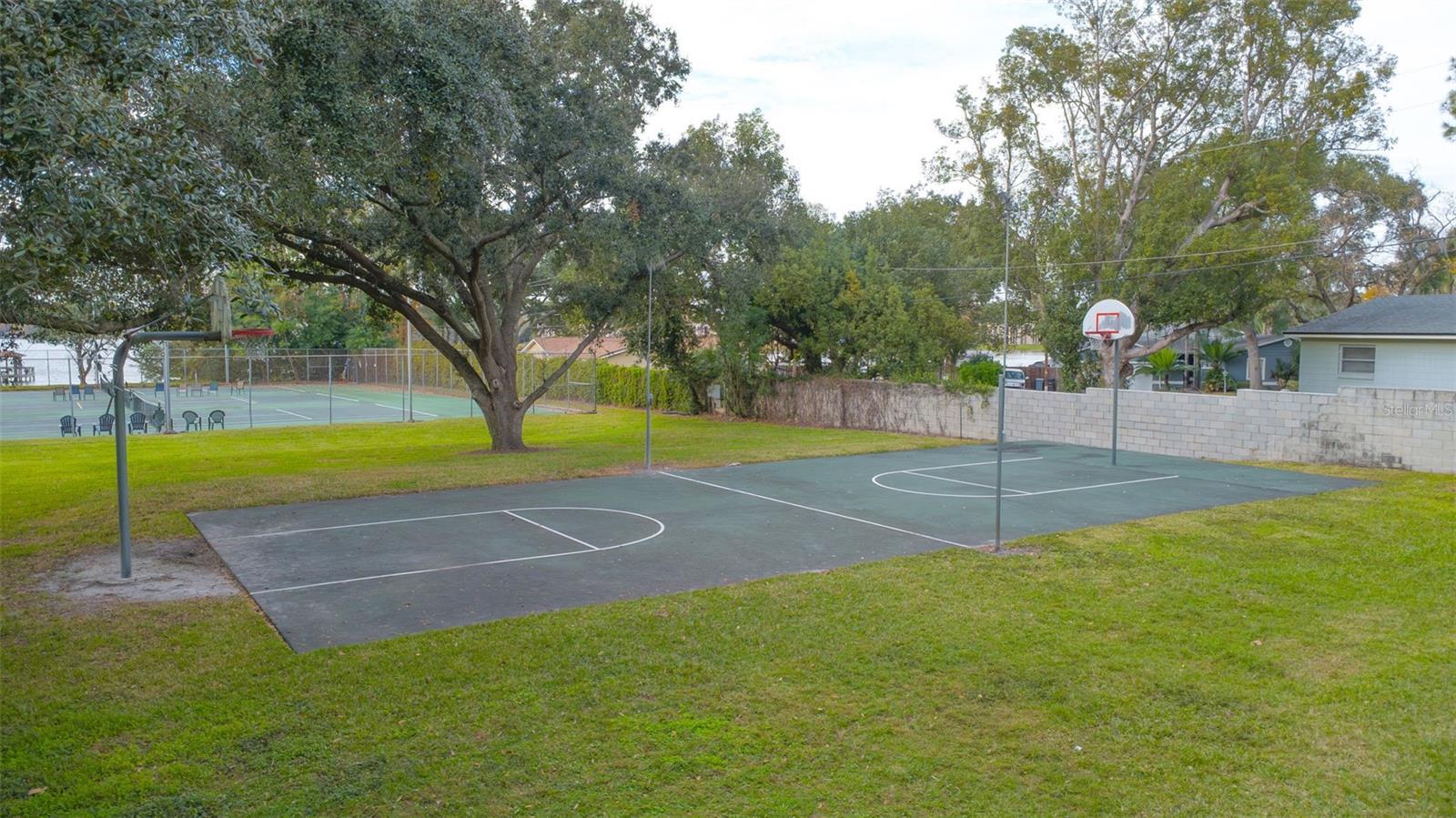 OAK HARBOUR SEC 3 A CONDO - Residential