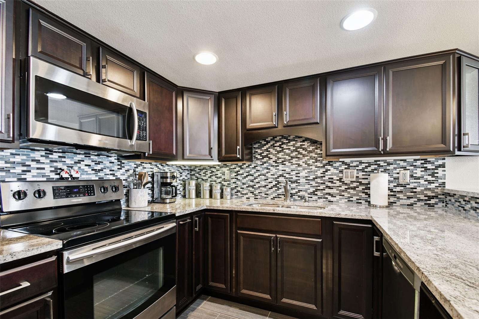 MANSIONS BY THE SEA CONDO - Residential