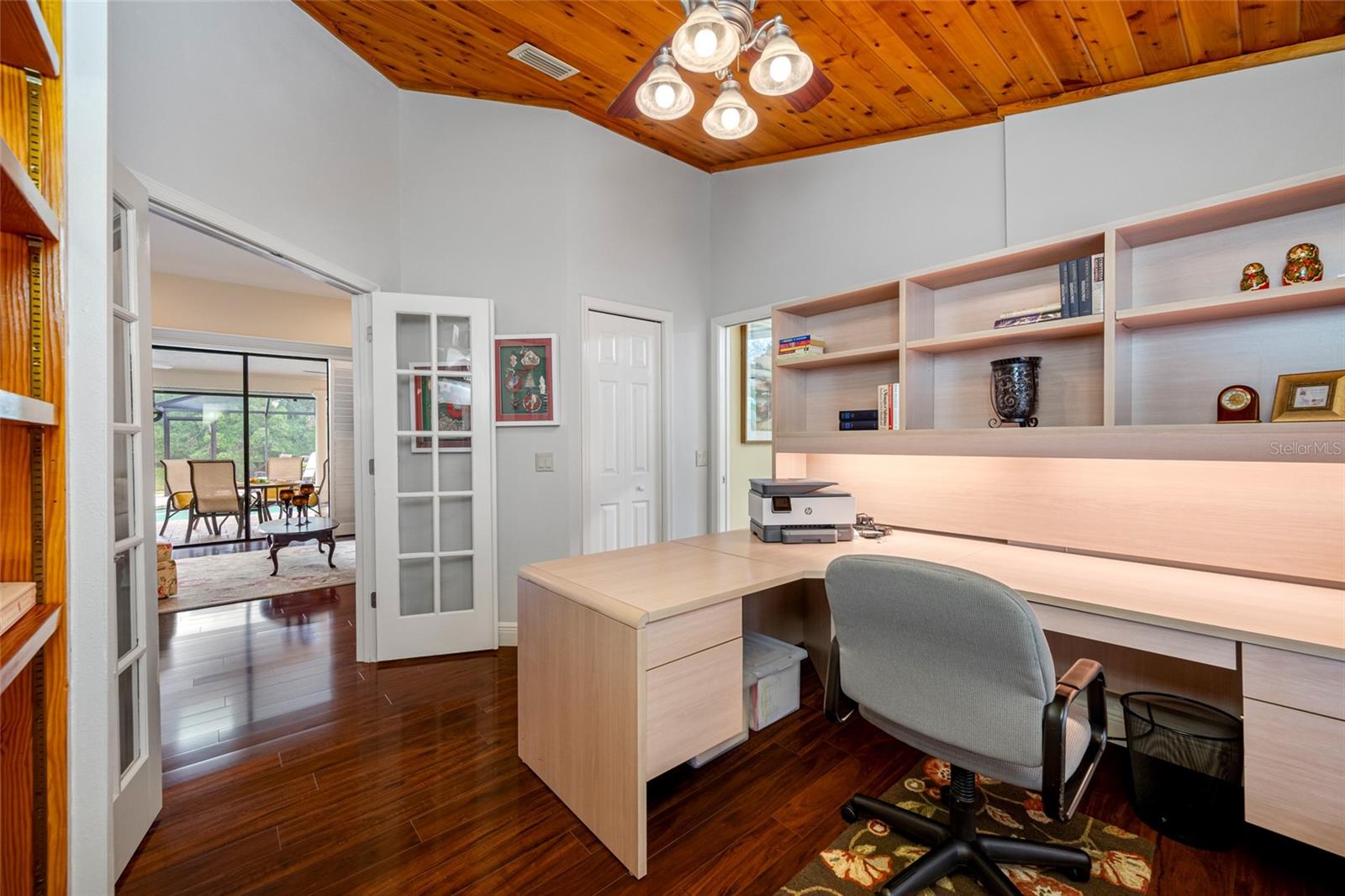 THE MANORS AT CRYSTAL LAKES - Residential