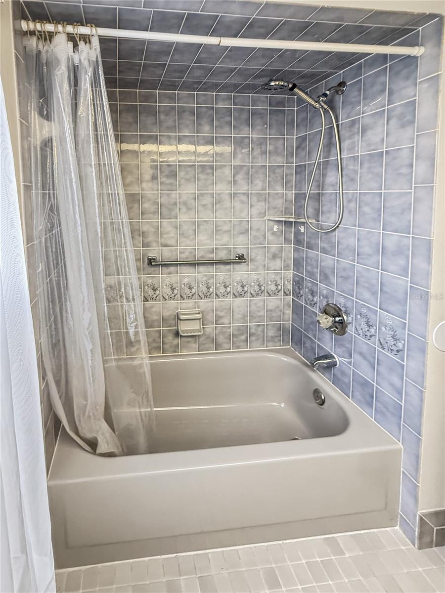 FOREST OAKS - Residential