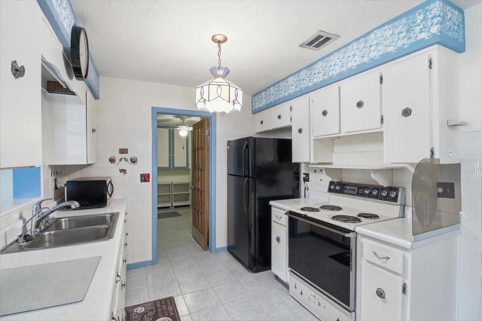 BEVERLY HILLS UNIT 05 - Residential