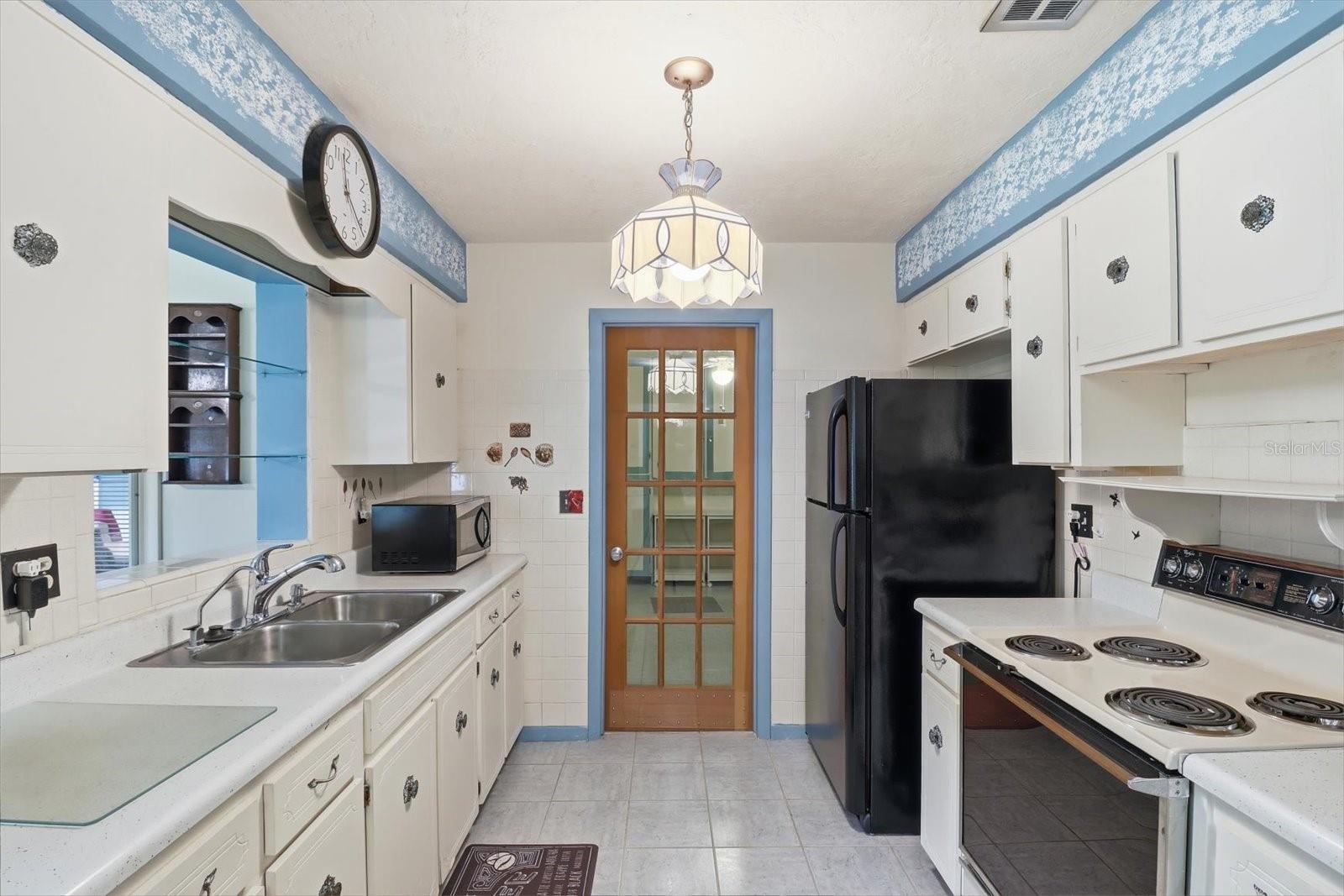 BEVERLY HILLS UNIT 05 - Residential