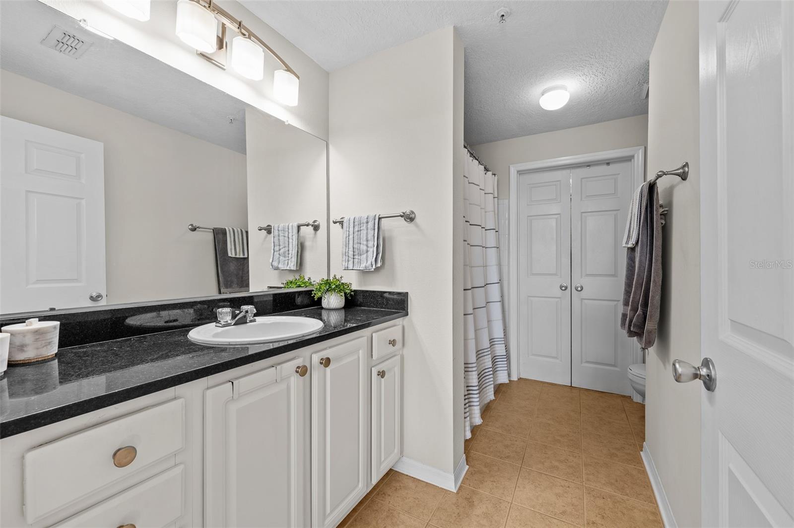 HARBOUR PLACE CITY HOMES A CON - Residential