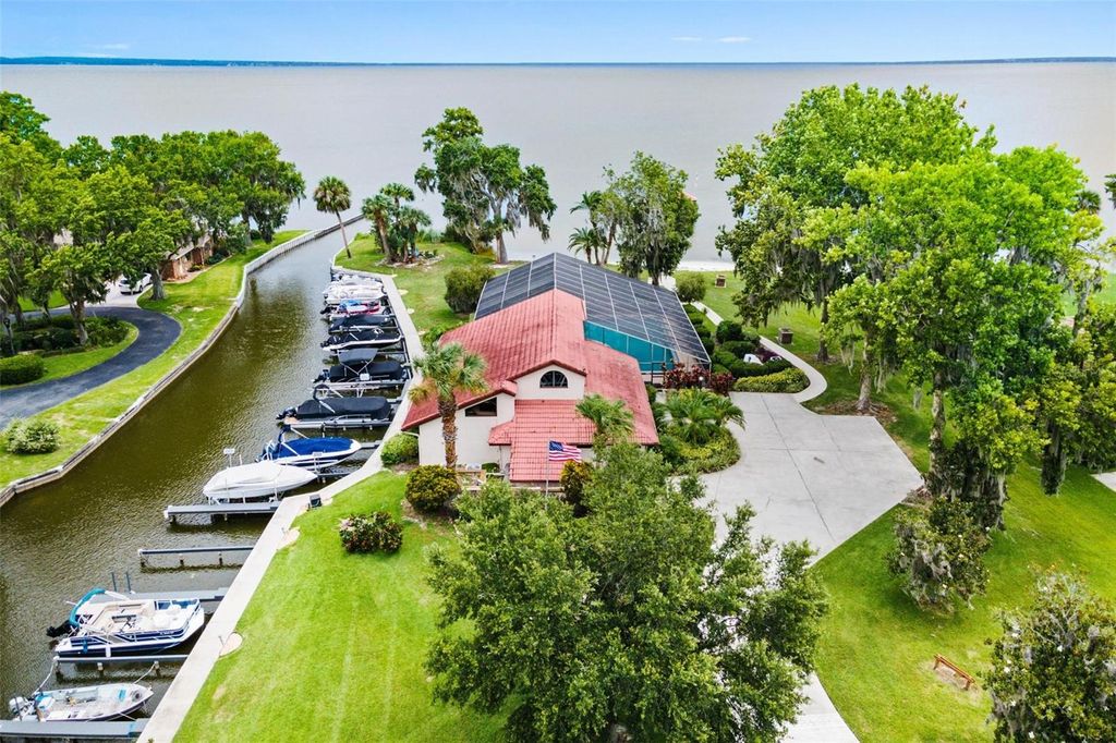 Photo of 401 Clusterwood Drive, Yalaha, FL 34797 (MLS # G5102971)