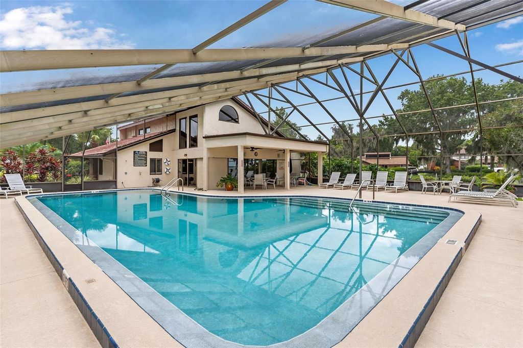 Photo of 401 Clusterwood Drive, Yalaha, FL 34797 (MLS # G5102971)