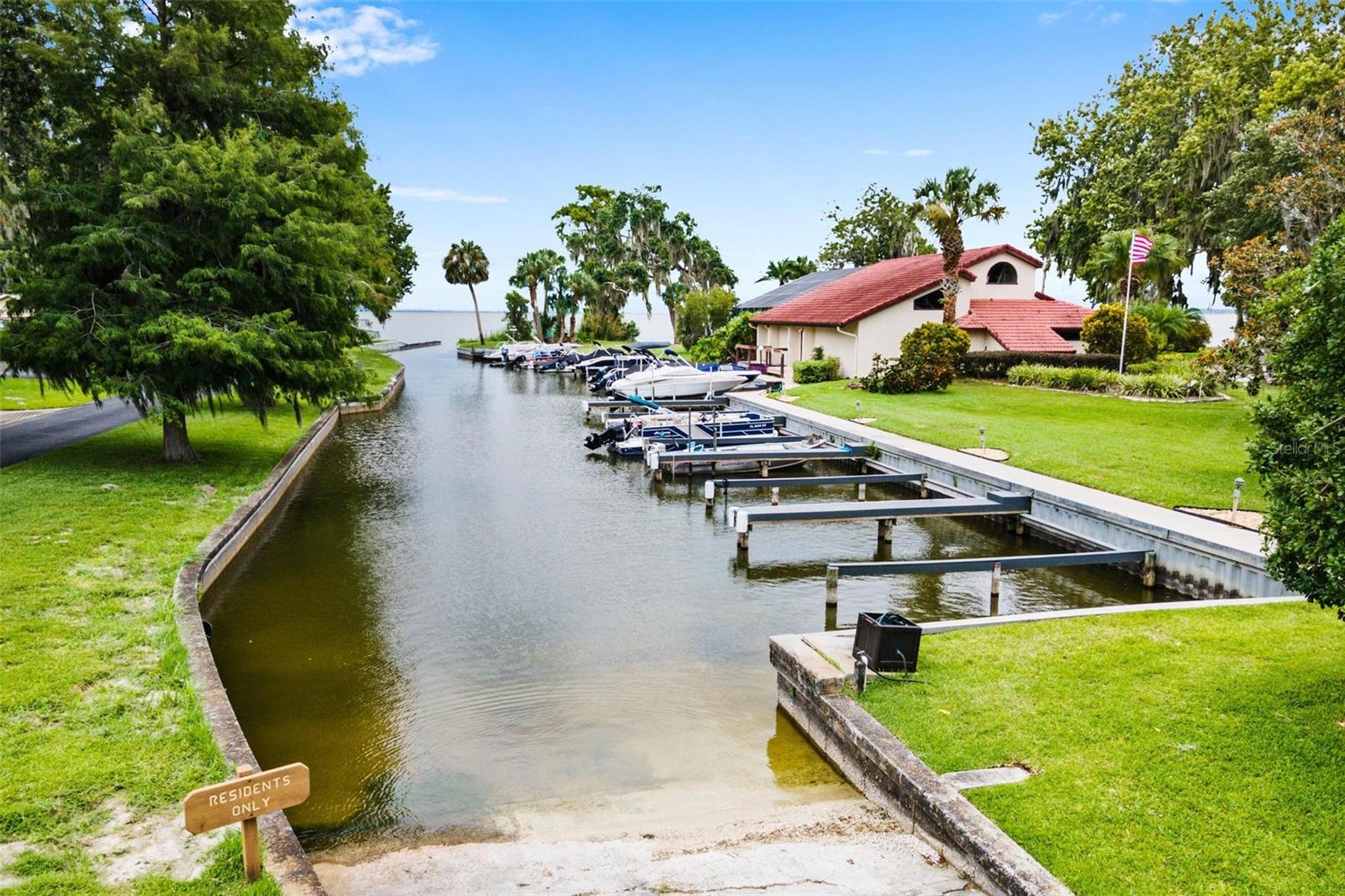 WATERWOOD TWNHS SUB - Residential