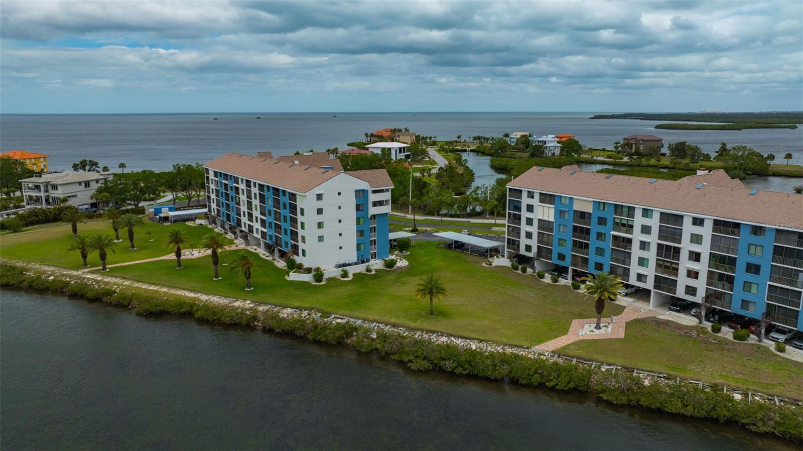 SAND PEBBLE POINTE CONDO 03 - Residential