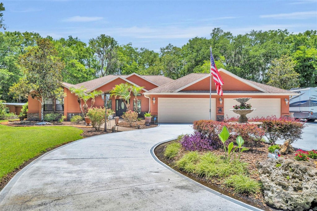 Photo of 4885 Cr 307, Lake Panasoffkee, FL 33538 (MLS # G5113305)