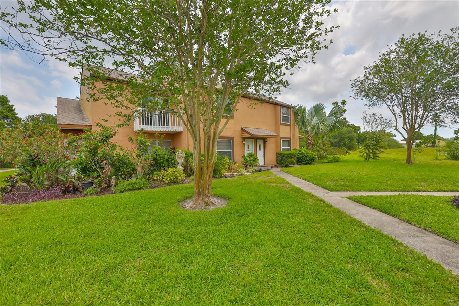 1883 CLEARBROOKE DRIVE