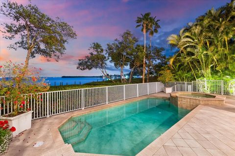 A home in LONGBOAT KEY