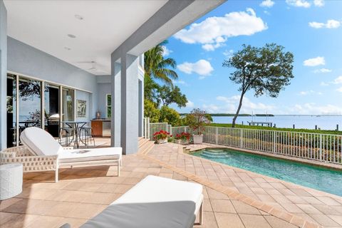 A home in LONGBOAT KEY