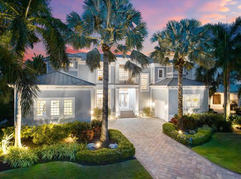 A home in LONGBOAT KEY