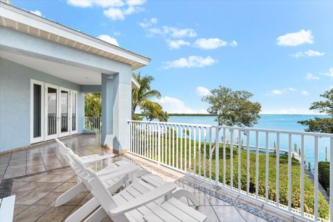 A home in LONGBOAT KEY