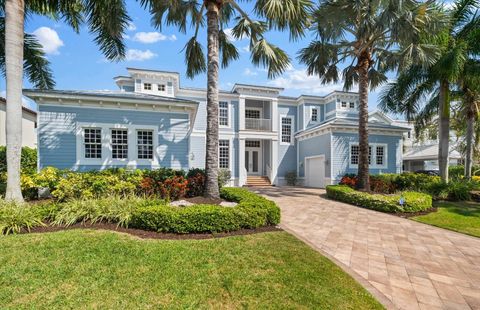 A home in LONGBOAT KEY