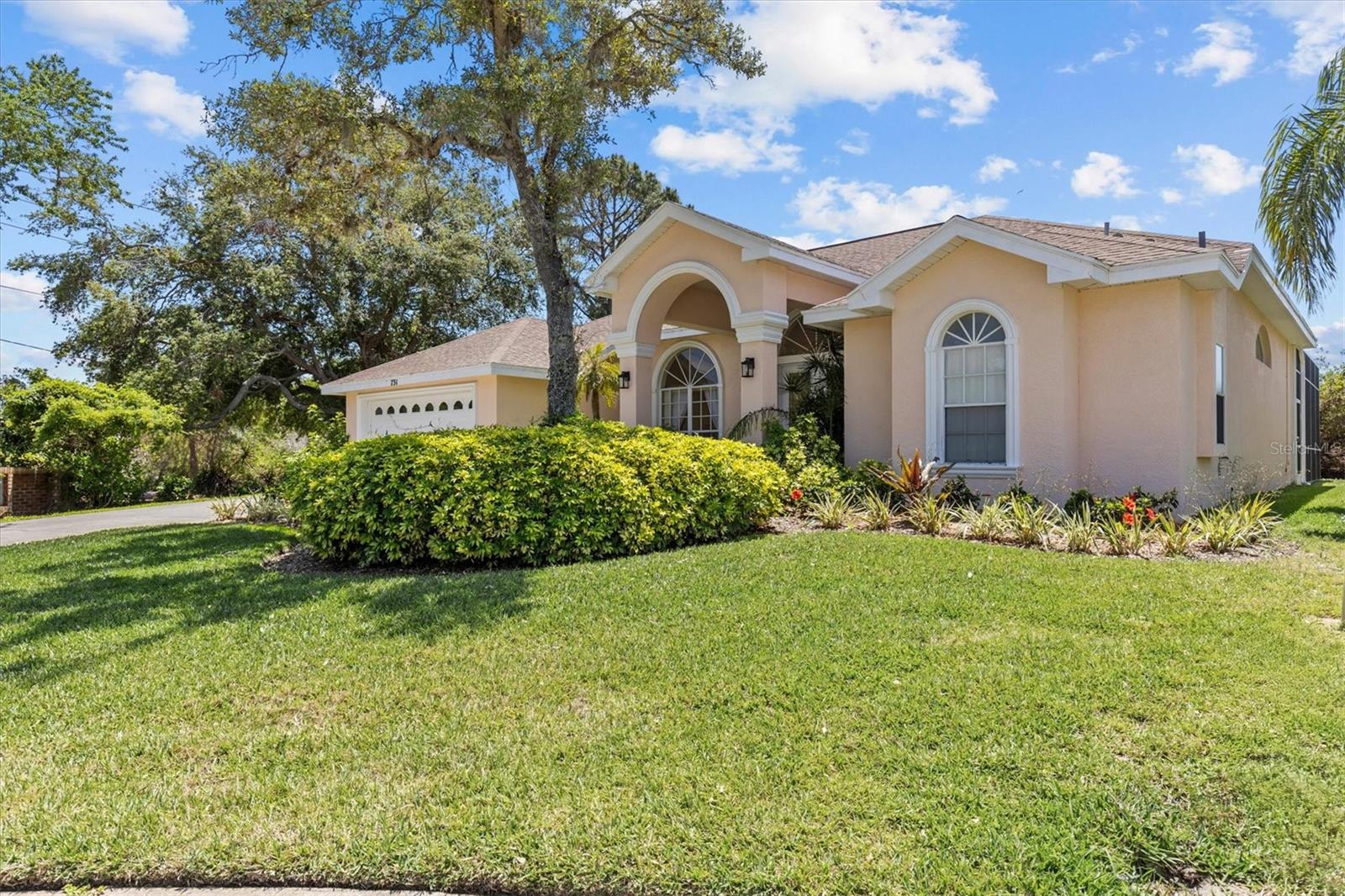731 WATERSIDE COURT