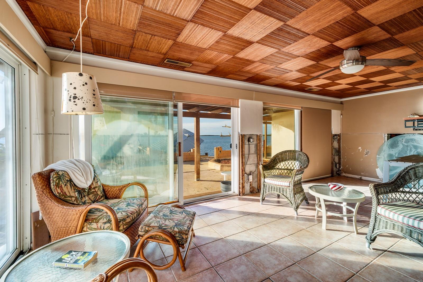 VENETIAN POINT - Residential