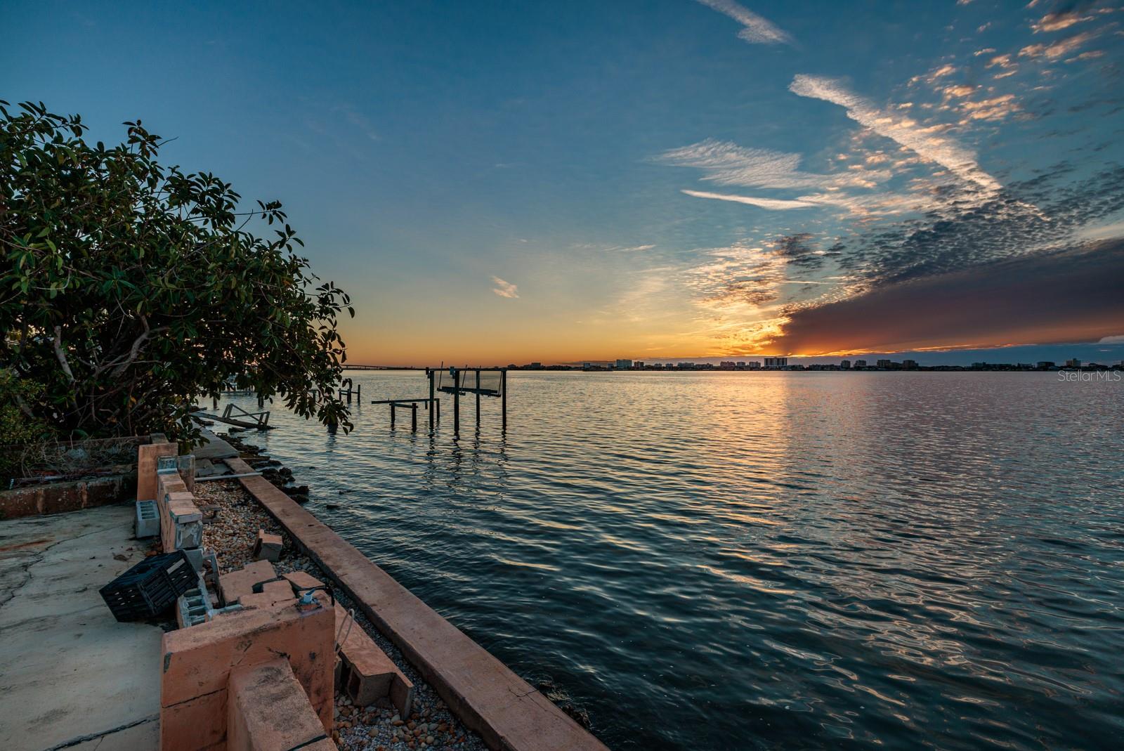 VENETIAN POINT - Residential