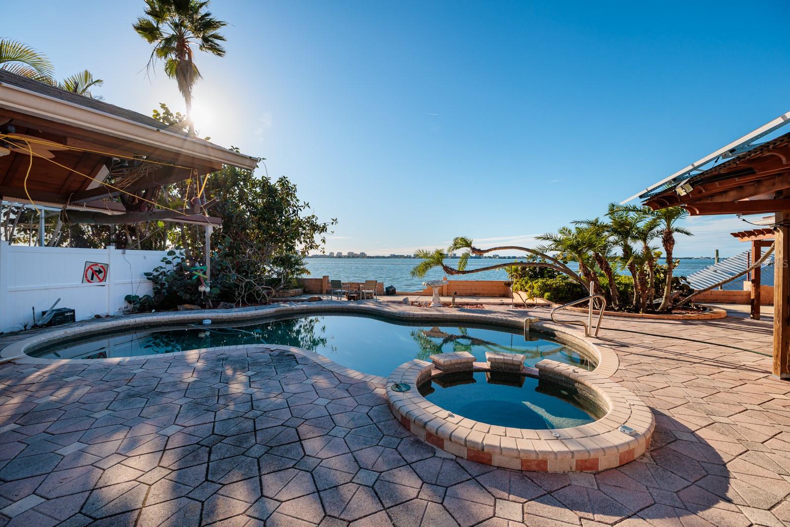 VENETIAN POINT - Residential