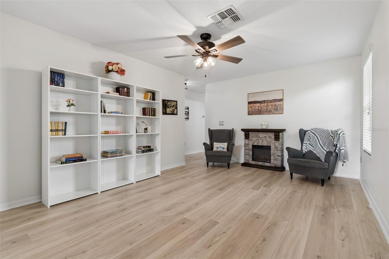 SUNSHINE VILLAGE PH 2 - Residential