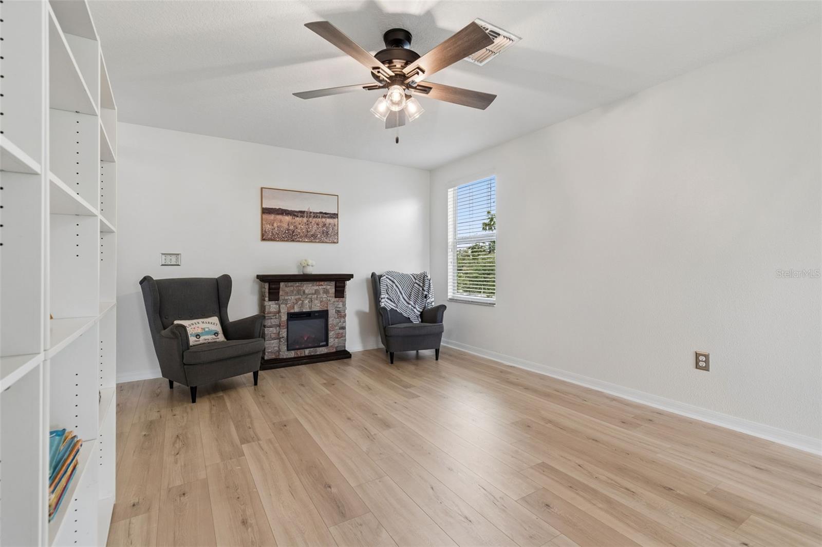 SUNSHINE VILLAGE PH 2 - Residential