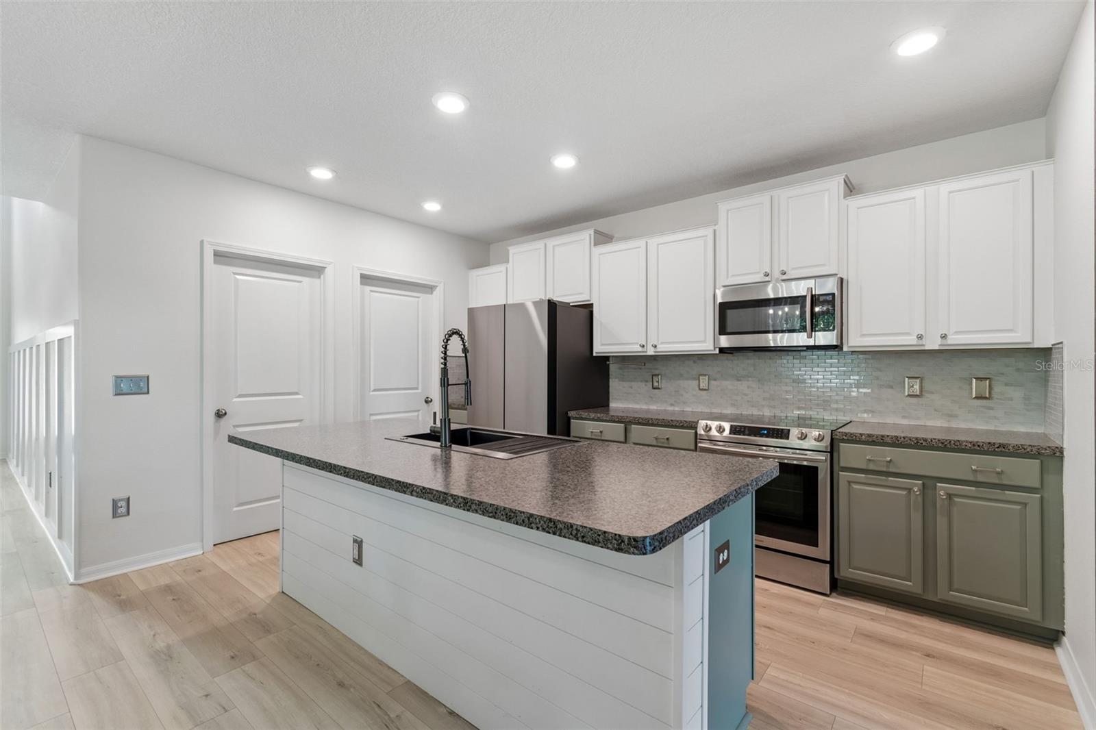 SUNSHINE VILLAGE PH 2 - Residential